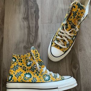 ALL STAR CHUCKS/CONVERSE - yellow/floral - women’s size 9/men’s size 7